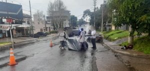 Una anciana de 82 años sufrió fracturas en ambas piernas tras ser atropellada por una…