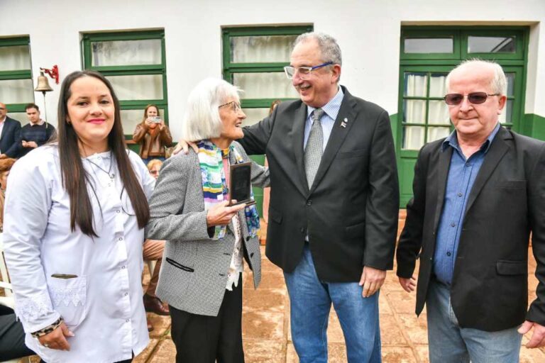 Passalacqua estuvo en el centenario de la Escuela N.º 19 de Gobernador López y pidió…