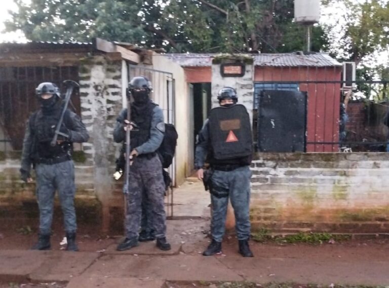 Tres allanamientos simultáneos en Posadas por el robo de una moto: ya recuperaron dos rodados