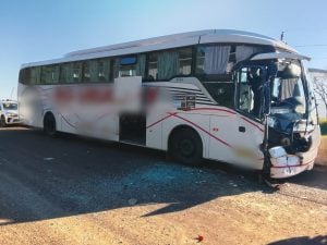 Choque entre un colectivo y un carretón en la Ruta 105 dejó cuatro heridos en…