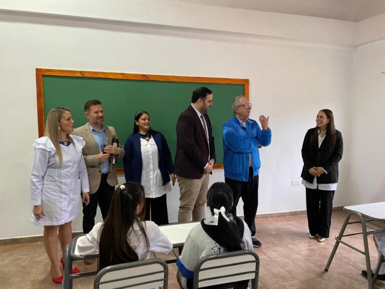 Passalacqua inauguró dos nuevas aulas en Leandro N. Alem para una escuela que creció hasta…