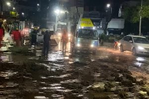 Un fuerte temporal causó inundaciones, cortes de luz y caos&hellip;