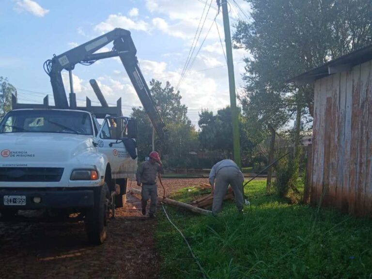 Energía de Misiones renueva la red eléctrica en tres sectores de Colonia Wanda