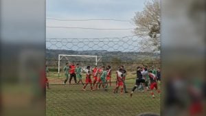 Batalla campal en la Liga Regional Obereña: un partido entre Campo Viera y River de…