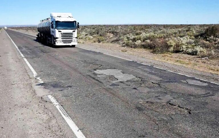 Tres de cada cuatro kilómetros de rutas nacionales están en mal estado y rehabilitarlos costaría…