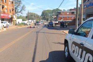 Tres heridos en un choque entre motos en Eldorado: uno tiene fractura expuesta