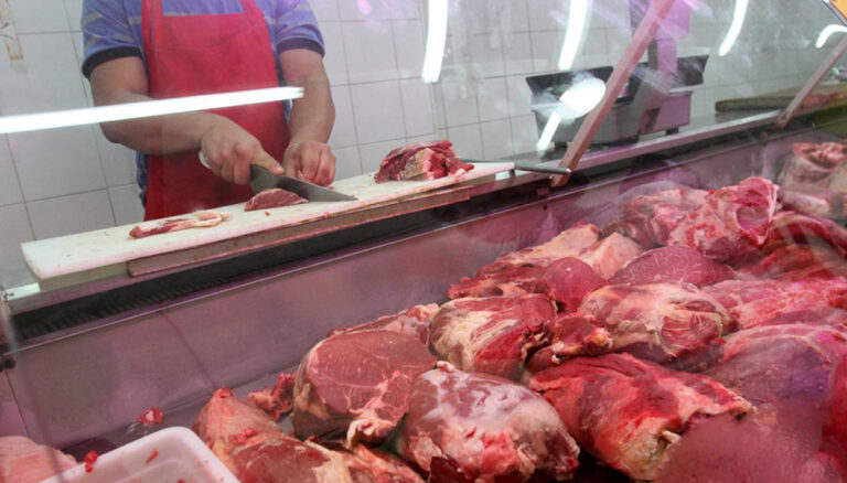 Menos carne y compras por gramos: cómo golpea la crisis económica en las carnicerías de…