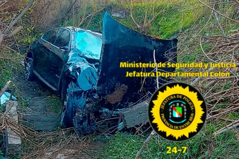 Una pareja de Oberá salió ilesa tras caer con su auto debajo de un puente…