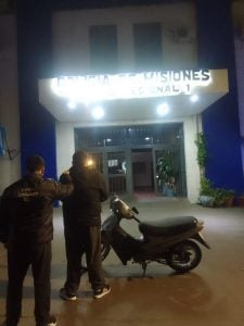 Buscaban una moto robada en Facebook y terminaron atrapando a un prófugo por estafas en…