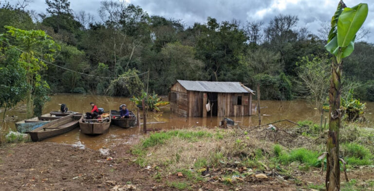 Advierten que un intenso El Niño podría traer lluvias extremas y crecidas de ríos a…