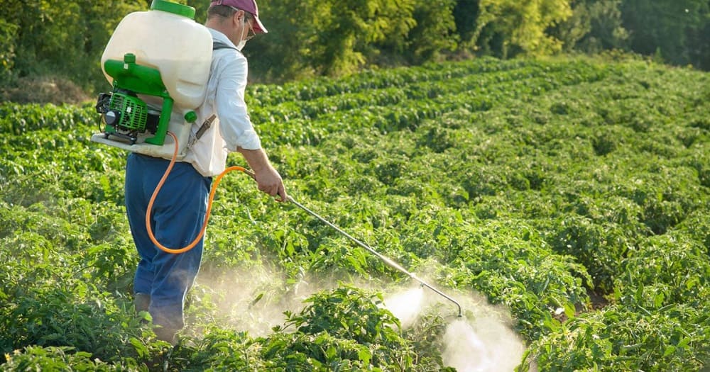 El bloque oficialista busca derogar la prohibición del glifosato que promovió Rovira en 2023