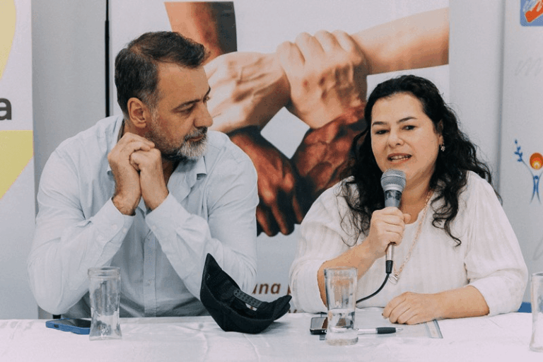 Salud, cooperativas y universidad se unen para capacitar a quienes cuidan adultos mayores en Misiones