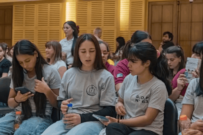 Estudiantes misioneras presentaron proyectos de inteligencia artificial en la Cámara de Representantes