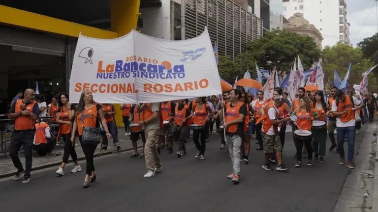 La Bancaria Rosario denunció nuevos despidos en Nación Servicios y exige reincorporaciones