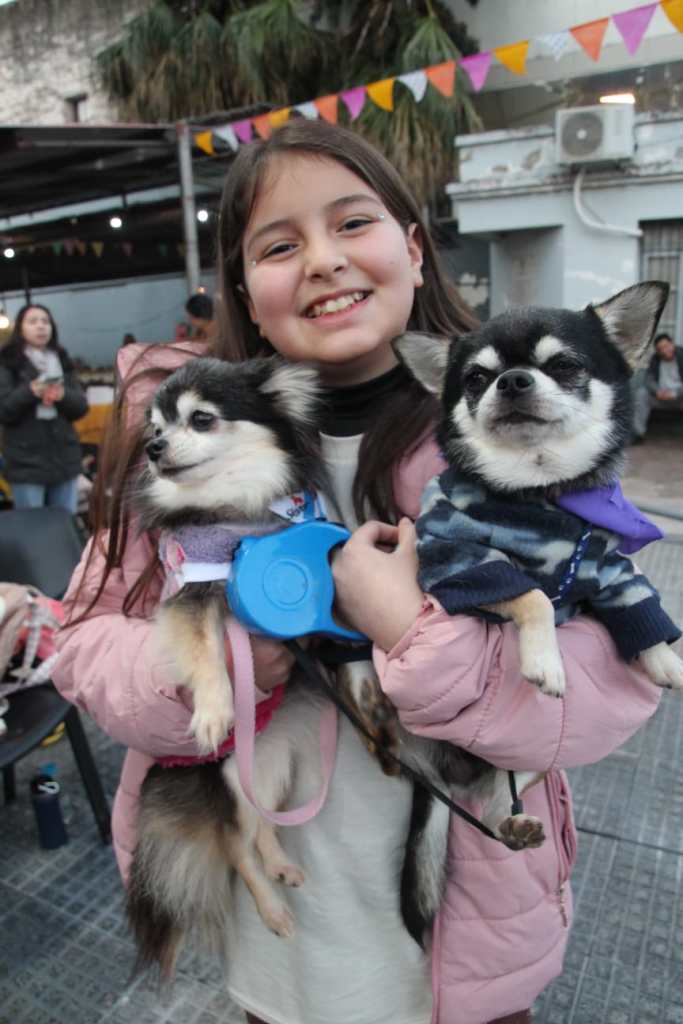 Mascotas, folklore y artistas emergentes se reunieron en el Paseo Bosetti de Posadas