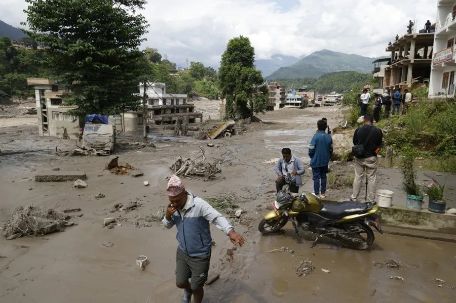 Una riada devastadora en Nepal dejó al menos 160 muertos&hellip;
