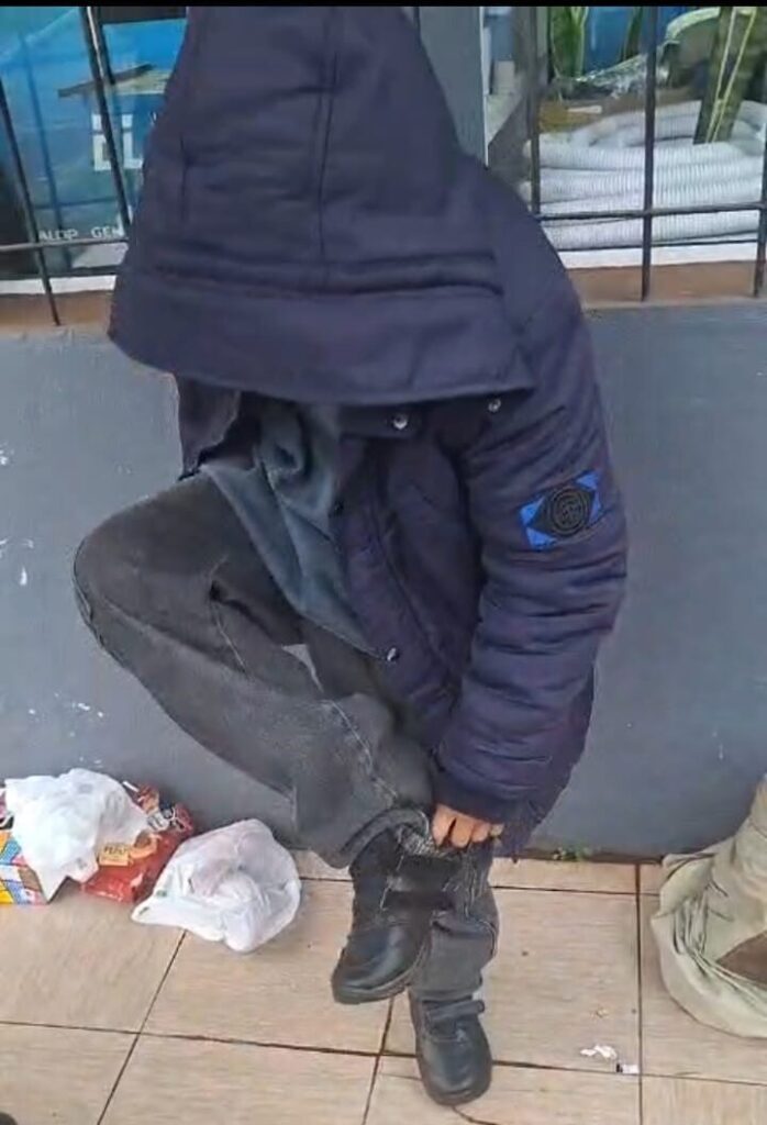 Encontraron a un niño de 12 años que dormía en la calle en Posadas: llevaba una semana siendo buscado