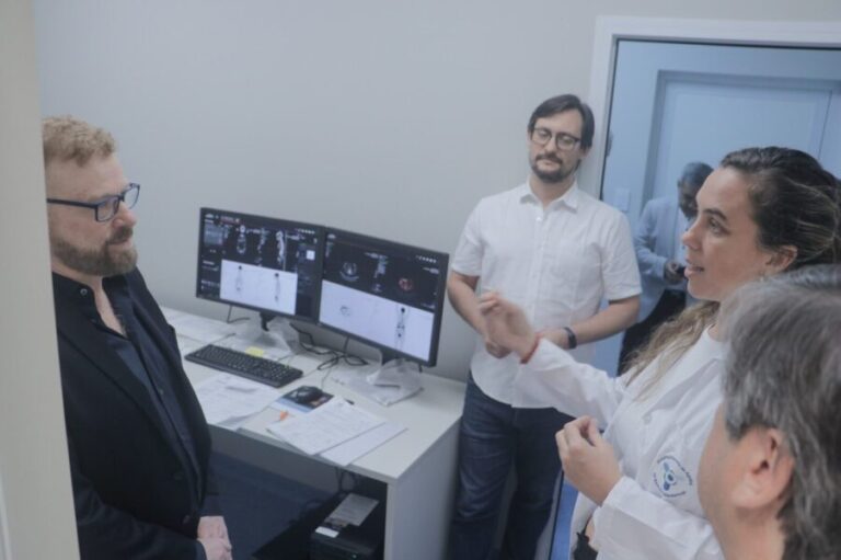 El científico Gabriel Rabinovich visitó el Instituto Misionero del Cáncer y destacó el nivel de…