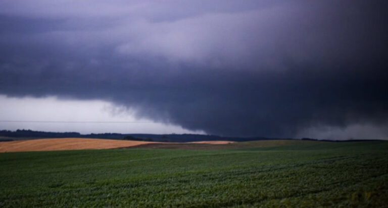 Una celda de tormentas que cruzó Misiones generó un tornado en Santa Catarina