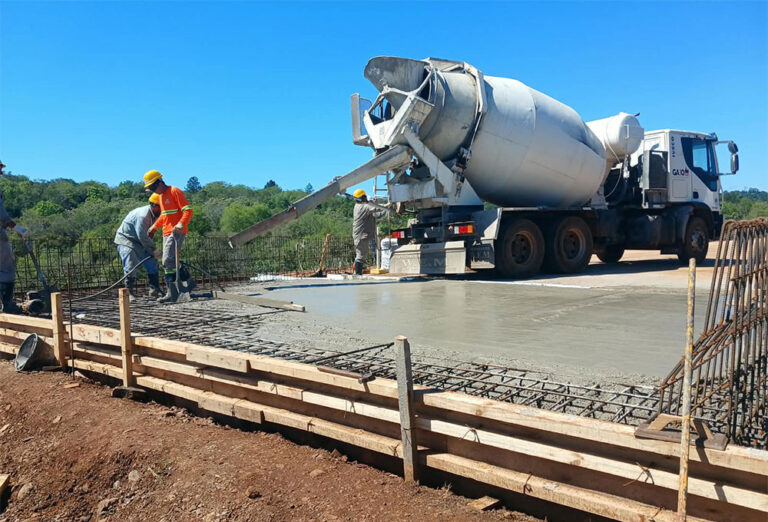 El nuevo puente sobre el arroyo Pindaytí llega a su etapa final después de años…