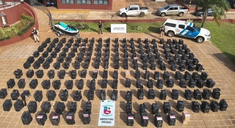Prefectura secuestró un cargamento de cigarrillos valuado en $198 millones en la ribera del Paraná