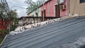 La granizada en Posadas disparó la demanda de reparaciones de techos y construcción de garajes